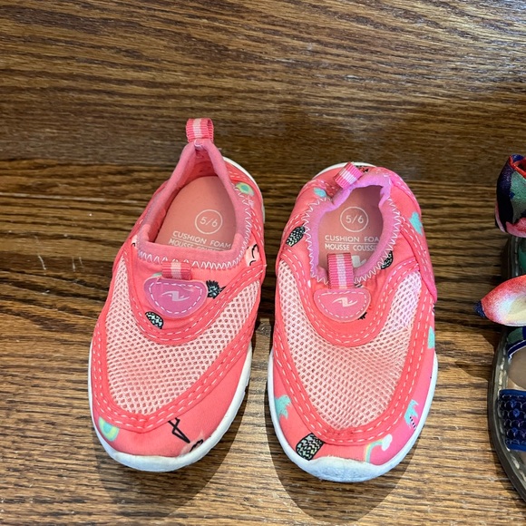 🔆Bundle of 7 Pairs of Size 6T Shoes - Picture 5 of 8